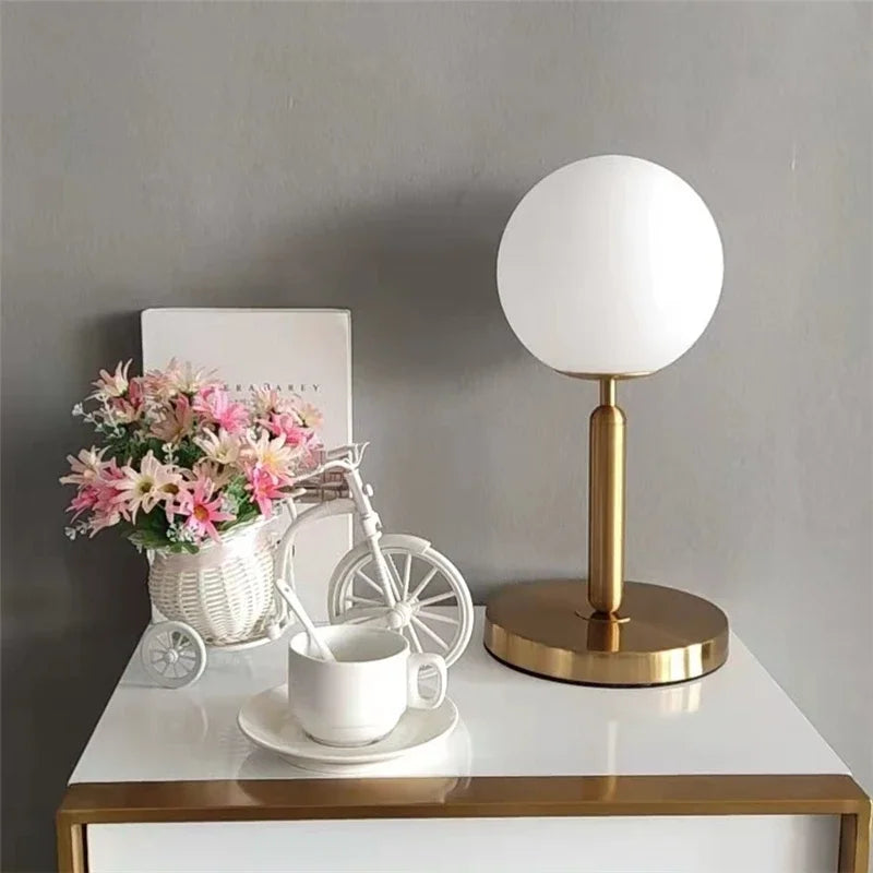 lampe de table moderne créative en verre led nordique - vue 4 sur 7
