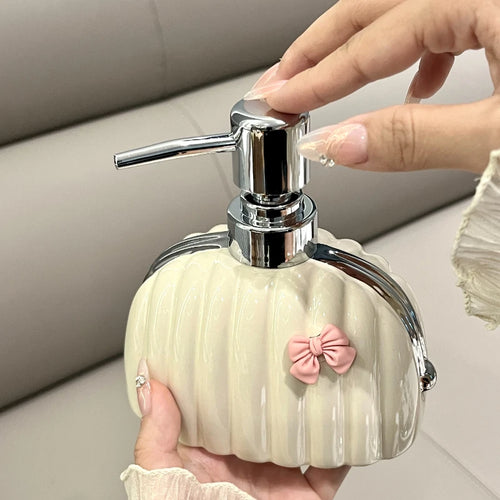 Nordic Ceramic Emulsion Bottle, Elegant Bag-Shaped Shampoo Dispenser, Exquisite Soap Bottle, Bathroom Accessories - vue 4 sur 9