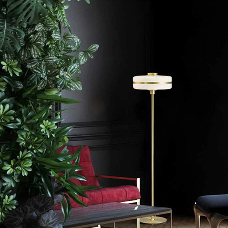 Suspension design nordique en or - vue 6 sur 10