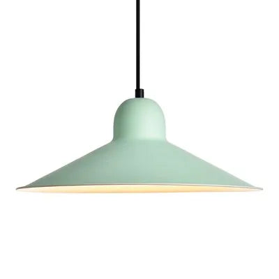 Moderner nordischer Kronleuchter im UFO-Stil mit dekorativen, mehrfarbigen Lampen