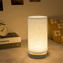 Tischlampe aus Massivholz im warmen und schlichten Stil