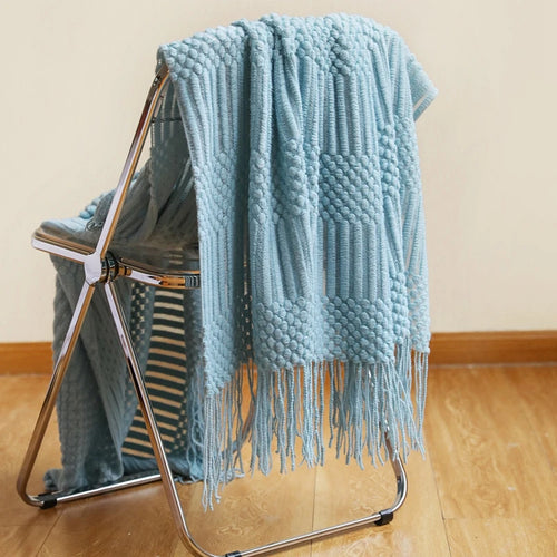 Plaid tricot léger à pompons style cosy canapé