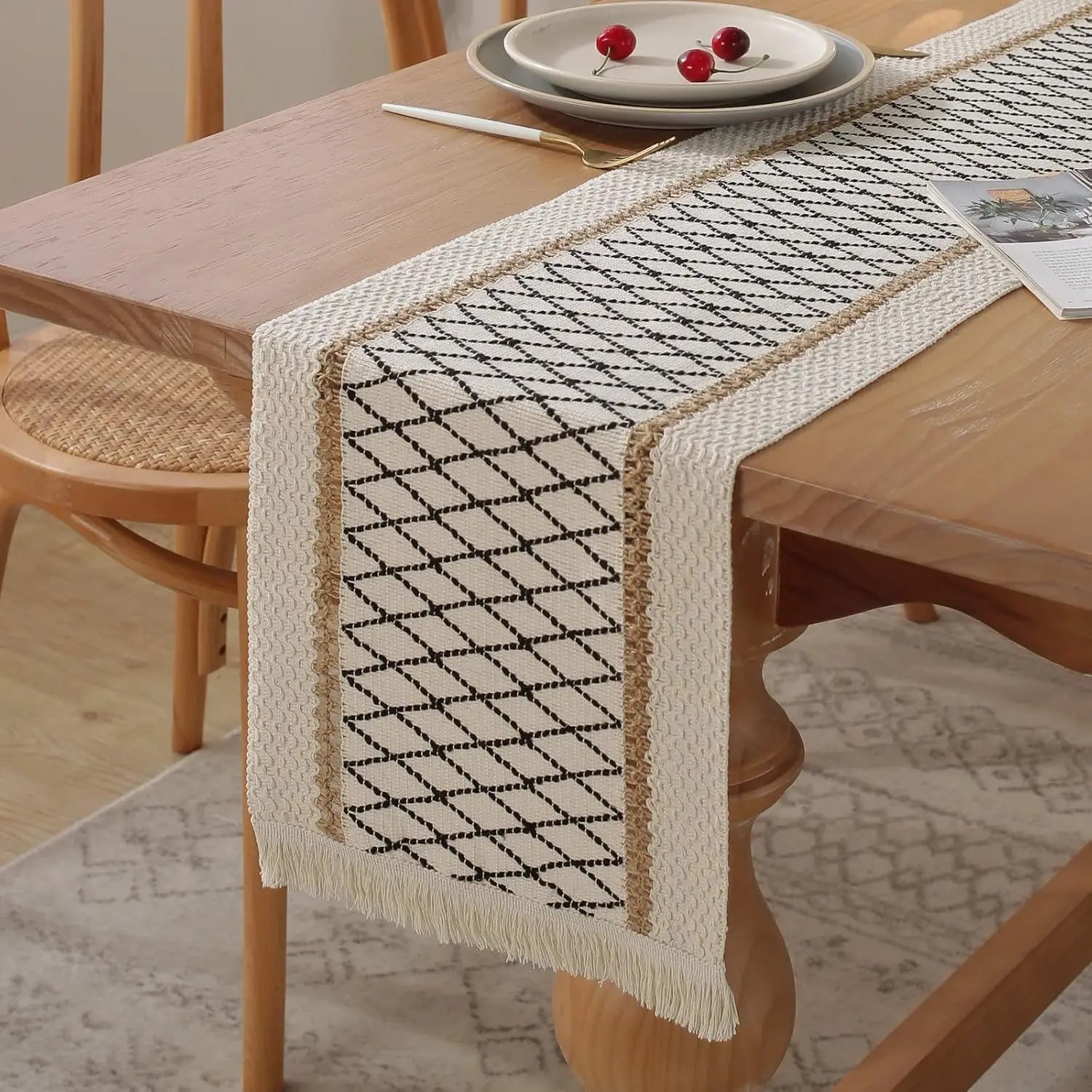 Chemin de table boheme beige motifs geometriques pompons - vue 3 sur 7