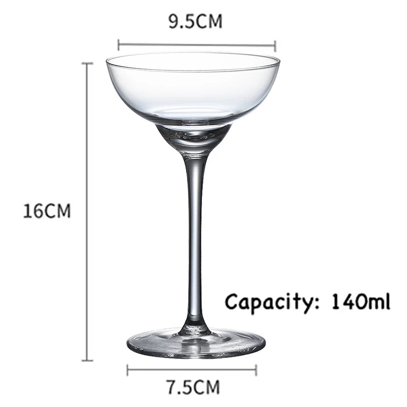 Verre à cocktail design élégant type margarita champagne