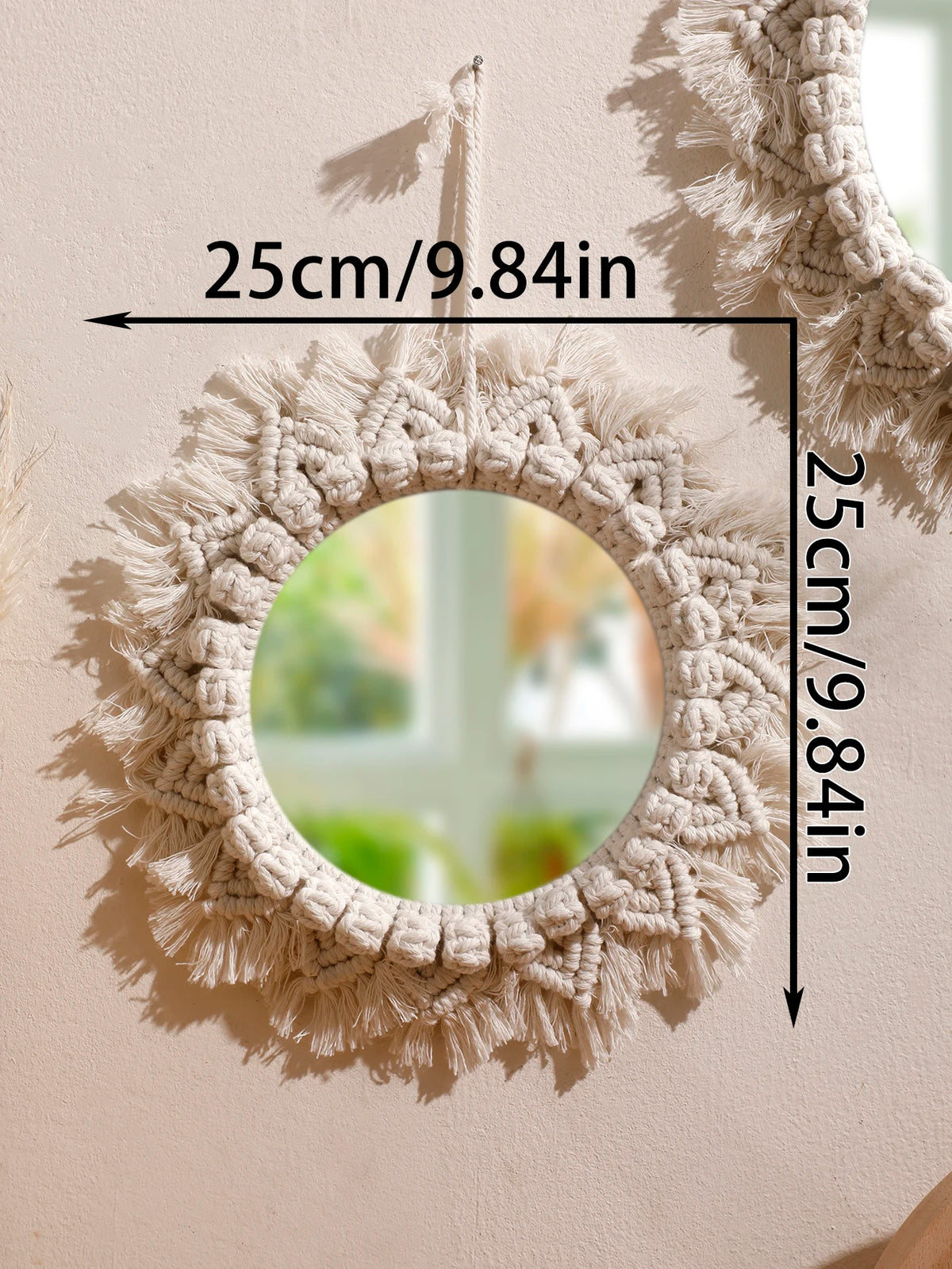 miroir suspendu en macramé décoratif avec pompons tissés - vue 13 sur 14
