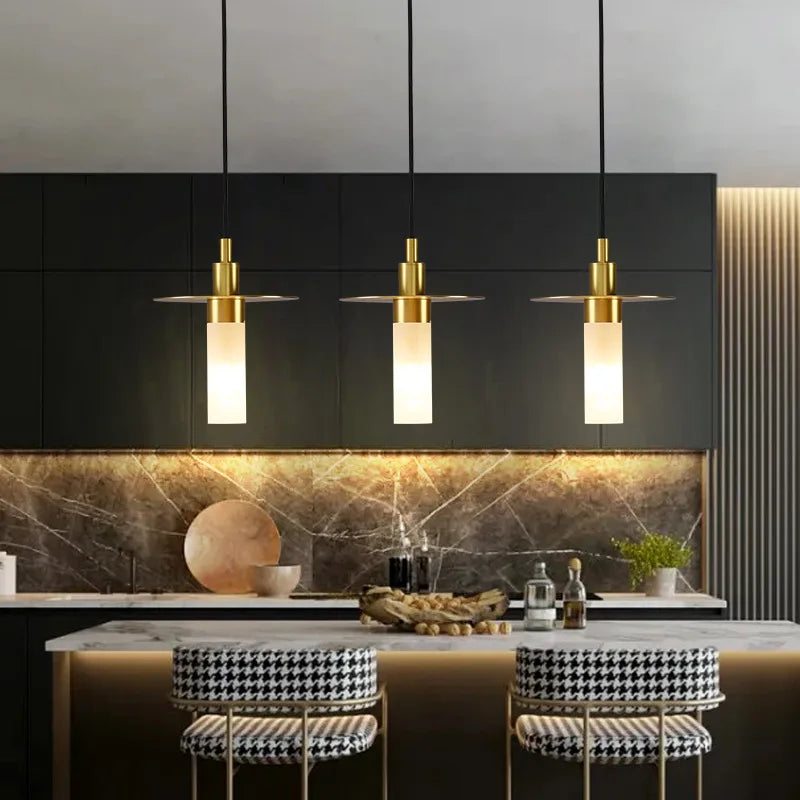 Postmoderne Pendelleuchte aus Metall mit elegantem Design für moderne Innenräume - vue 3 sur 9