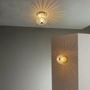 Romantische Glaswandleuchte mit warmweißem Licht für stimmungsvolle Innenbeleuchtung