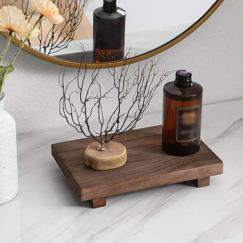 plateau en bois sur pied pour rangement et décoration