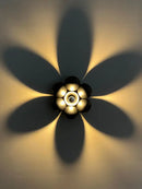 Minimalistische Wandleuchte in Blumenform für ein sanftes Ambiente