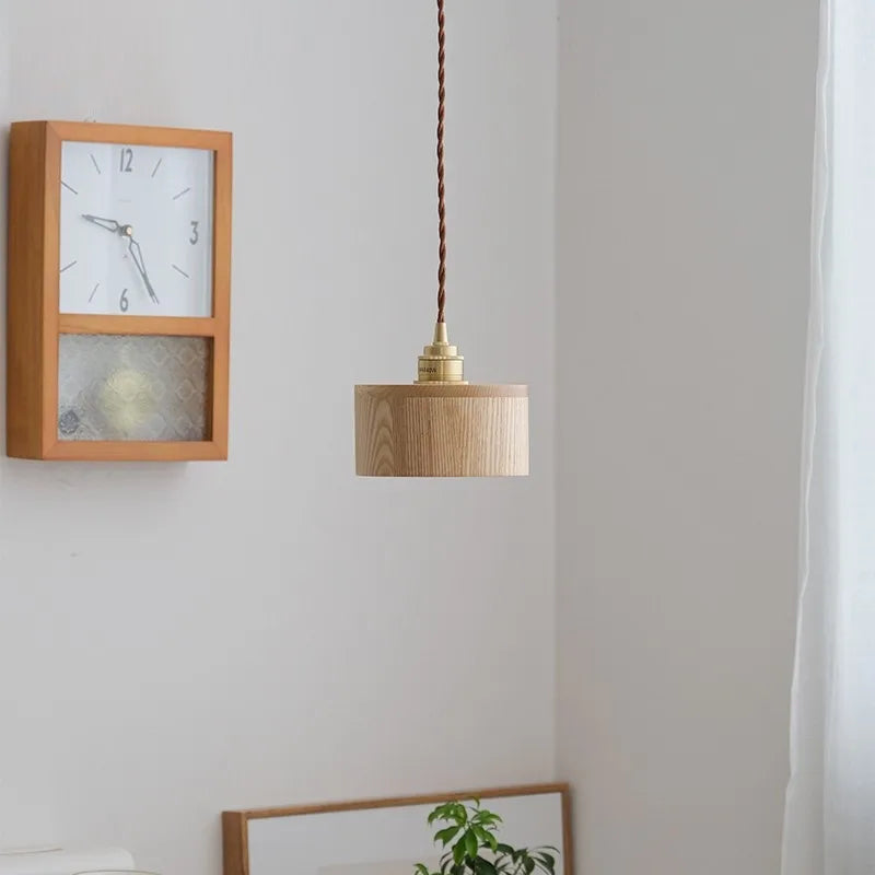 suspension en bois moderne nordique avec luminaire en laiton - vue 6 sur 10