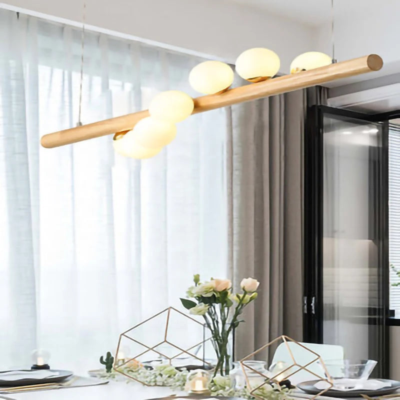 Lustre suspendu en bois massif avec boules de verre blanc lait - vue 4 sur 11