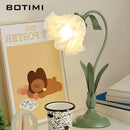 BOTIMI Retro Tischlampe Glas Blumen Dekor für Zuhause