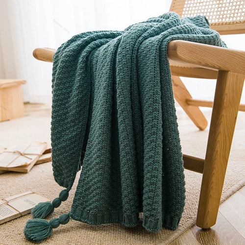 Plaid grosse maille gaufrée style nordique avec pompons - vue 6 sur 7