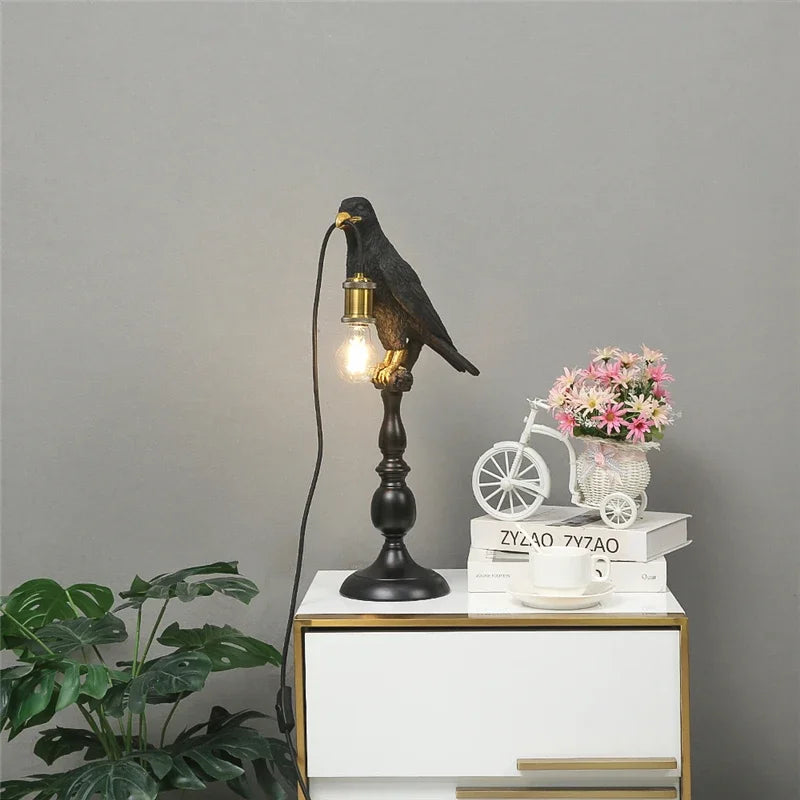 lampe de bureau en résine moderne forme d'oiseau avec bec doré - vue 6 sur 7