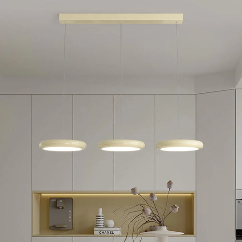 plafonnier led moderne pour île de cuisine et bar intérieur