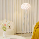 Moderne und elegante Nachttischlampe für eine warme Atmosphäre