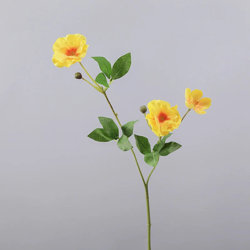 petites fleurs en soie réalistes pour décorations et événements