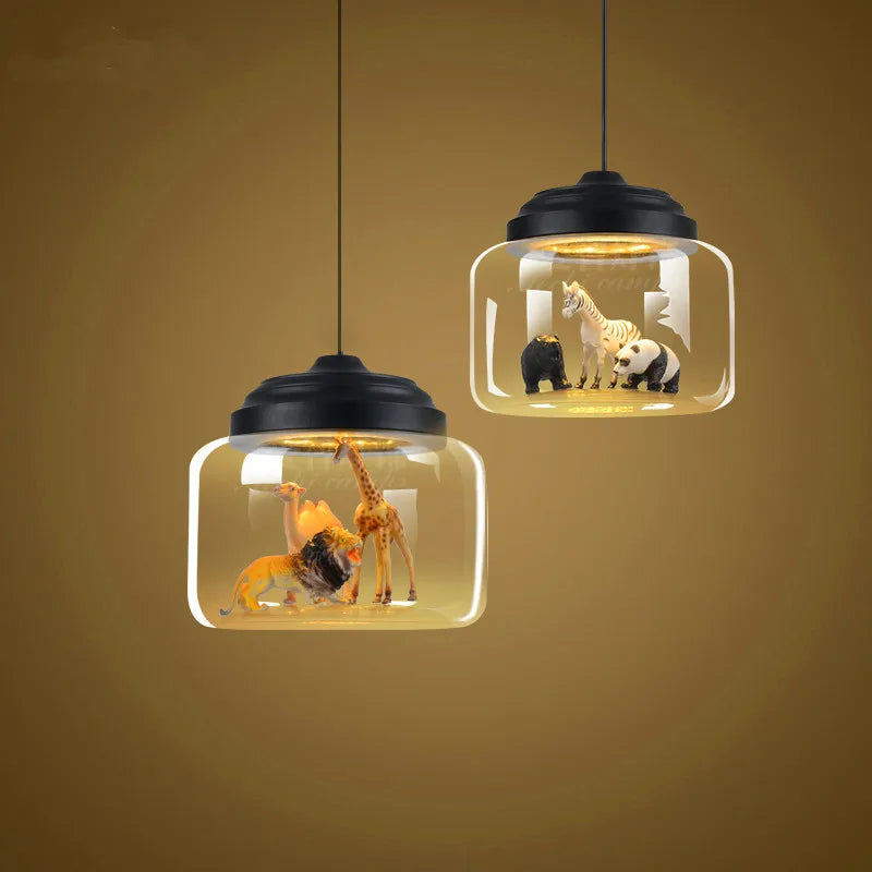 Pendelleuchte aus Glas mit Tiermotiven für die Innendekoration - vue 10 sur 10