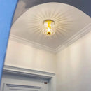 Romantische Glaswandleuchte mit warmweißem Licht für stimmungsvolle Innenbeleuchtung