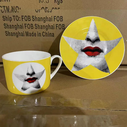 Tasse porcelaine fine motif visage italien bureau