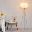 Moderne und elegante Nachttischlampe für eine warme Atmosphäre