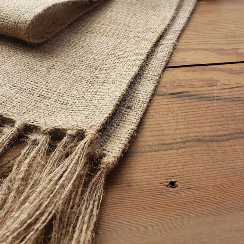Chemin de table en jute à pompons rustique - vue 3 sur 6