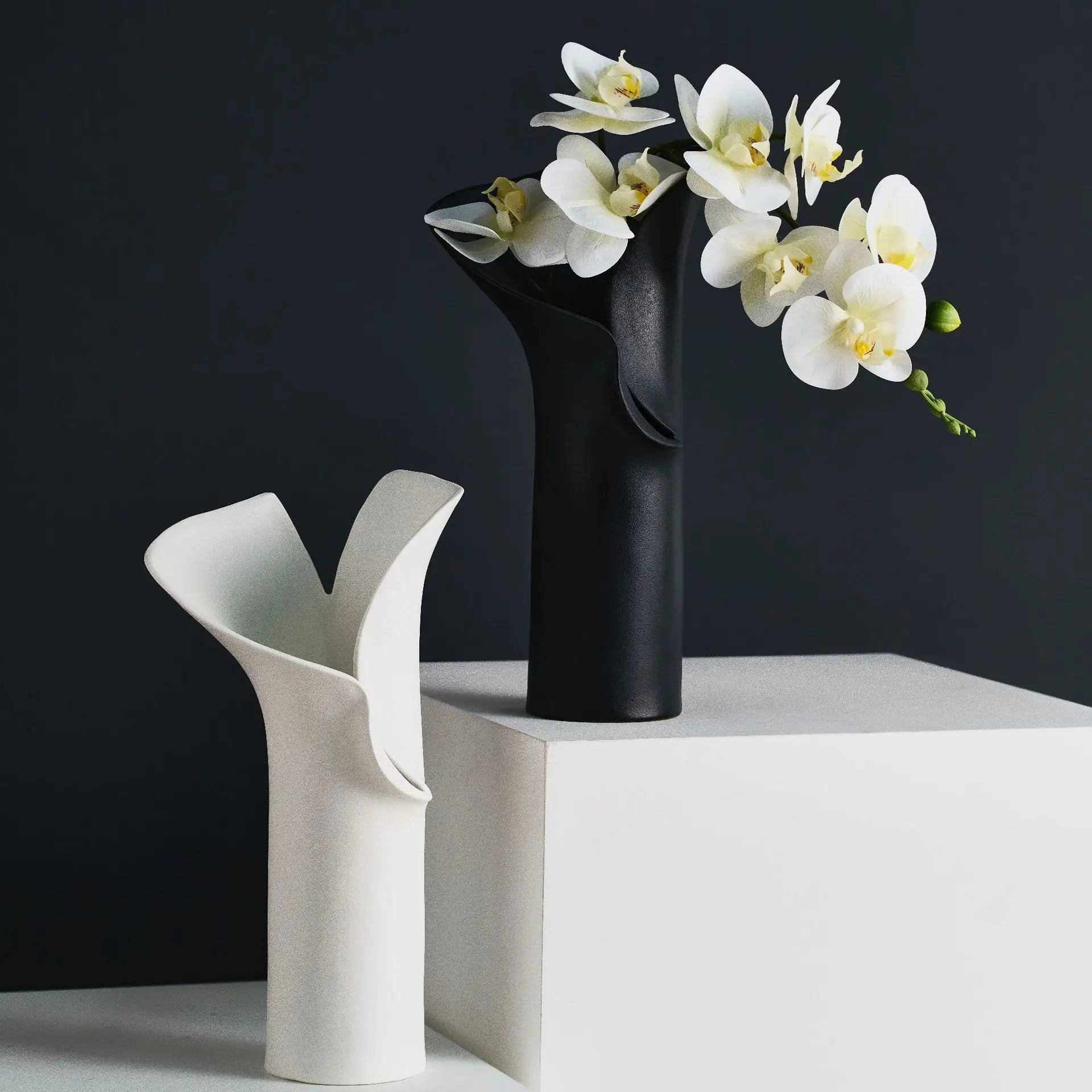 vase en céramique géométrique pour décoration et arrangements floraux - vue 4 sur 8