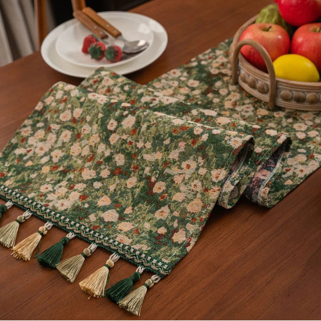 Chemin de table jacquard vert floral pompons campagne - vue 2 sur 6