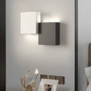 Moderne minimalistische Wandleuchte in luxuriöser Langstreifen-Optik