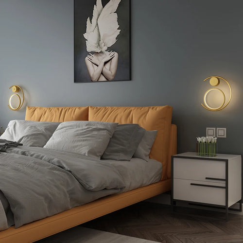 Moderne Wandleuchte aus goldfarbenem Metall für eine minimalistische Atmosphäre - vue 4 sur 8