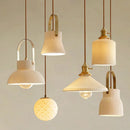 Design-Pendelleuchte aus Keramik in verschiedenen Formen