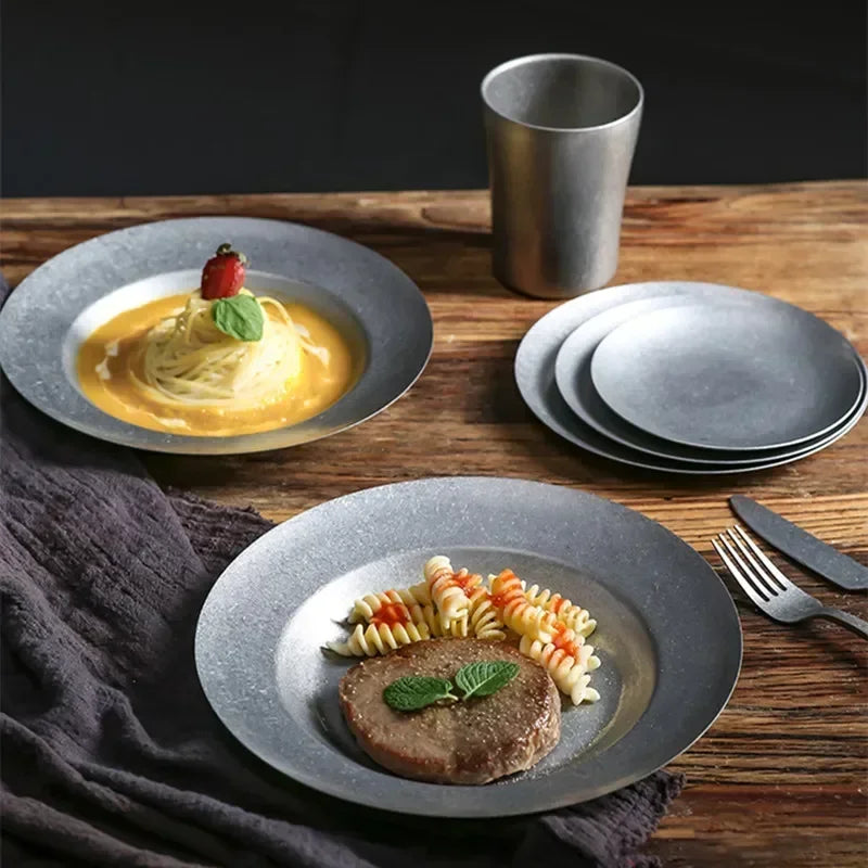 Assiettes plates nordiques vintage en acier inoxydable