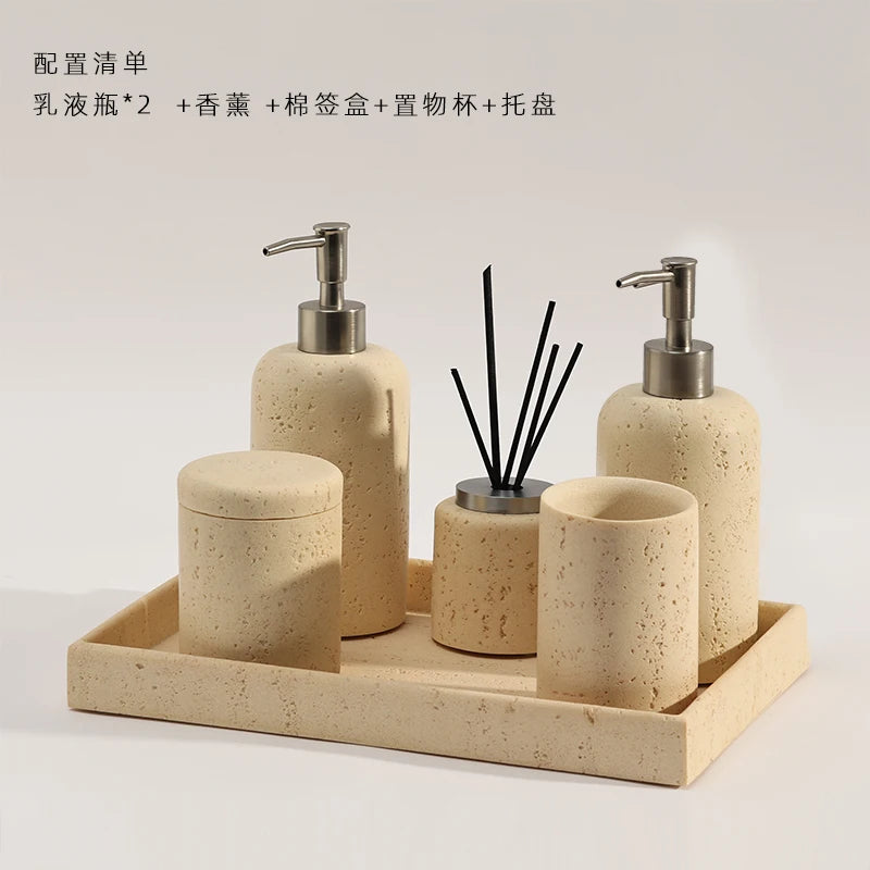 bouteille de désinfectant et accessoires de salle de bain luxe - vue 16 sur 19