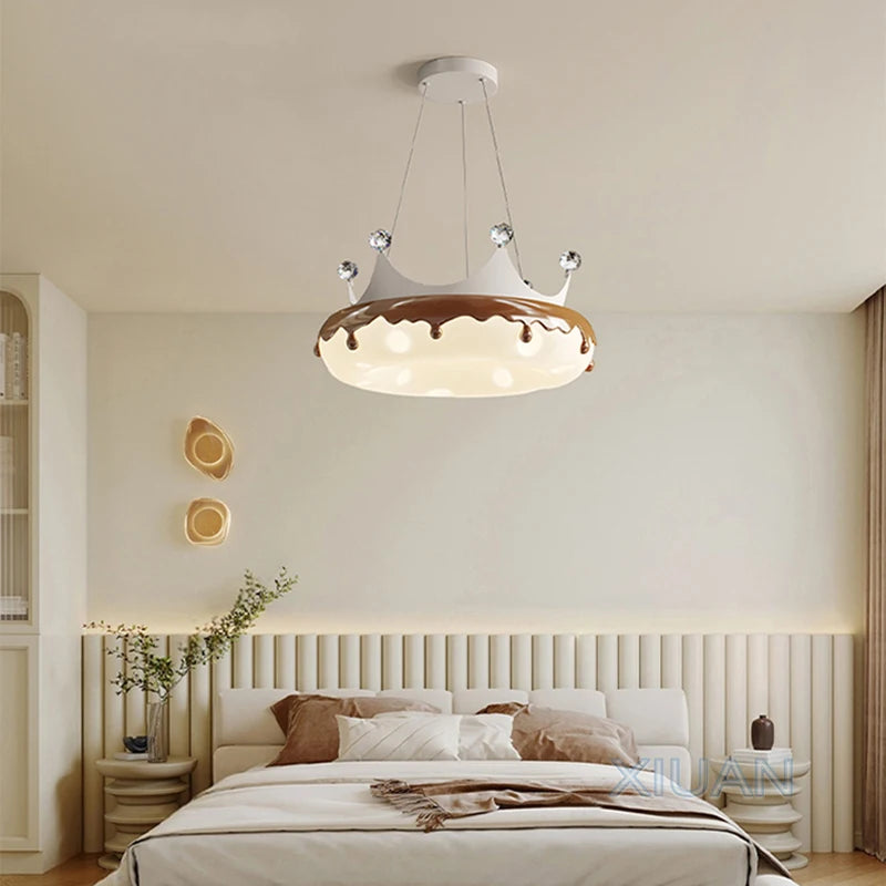 Creative Children Bedroom Chandelier Lamp with Pink Heart Bow Tie Crown Pendant Light for Princess Room Girl Nursery Baby Decor - vue 5 sur 24