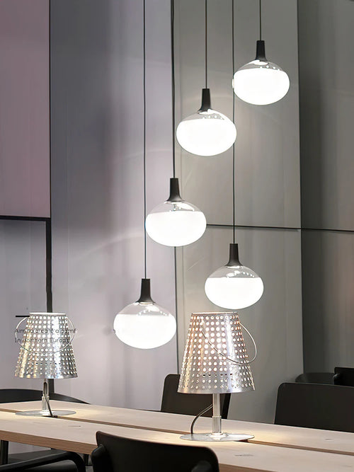 plafonnier led minimaliste en verre blanc mat élégant