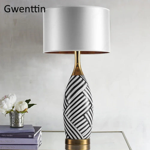 Moderne Tischlampe aus Keramik mit Zebramuster für Innendekoration - vue 2 sur 7