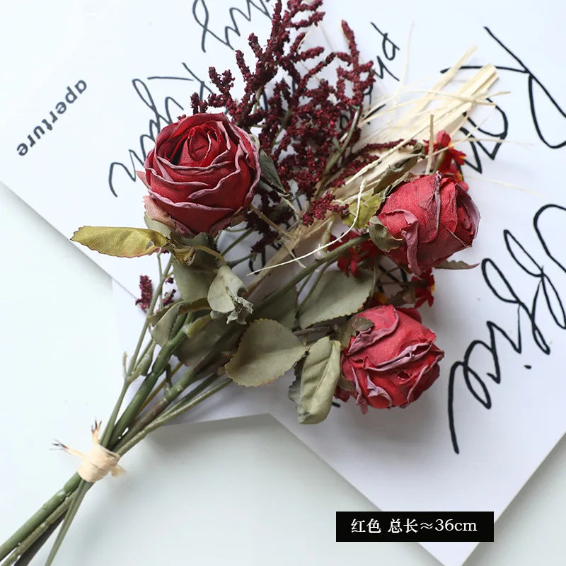 bouquet de roses séchées et pivoines pour décoration rétro automnale - vue 11 sur 13