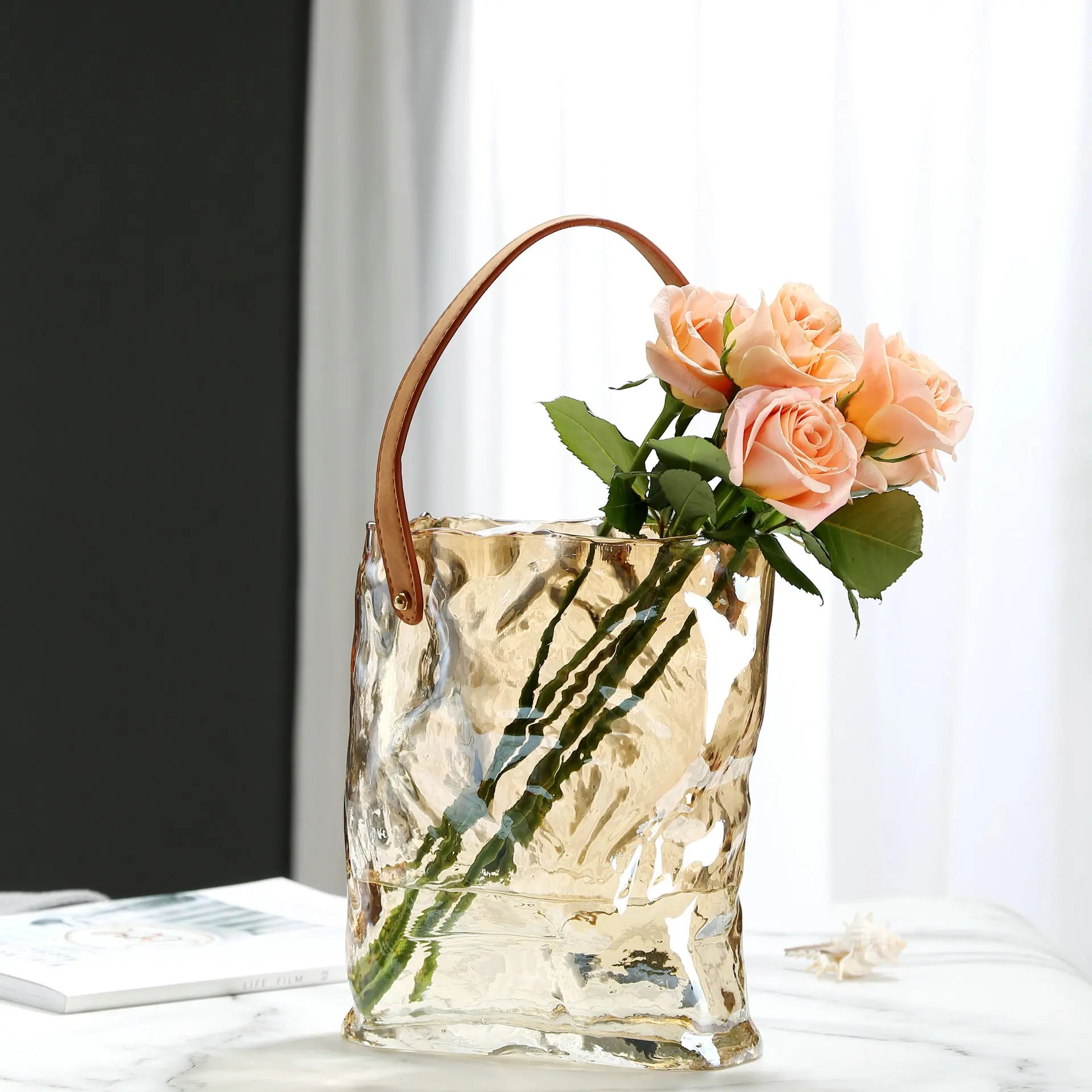 vase en verre transparent texture froissée pour fleurs et terrarium - vue 5 sur 13
