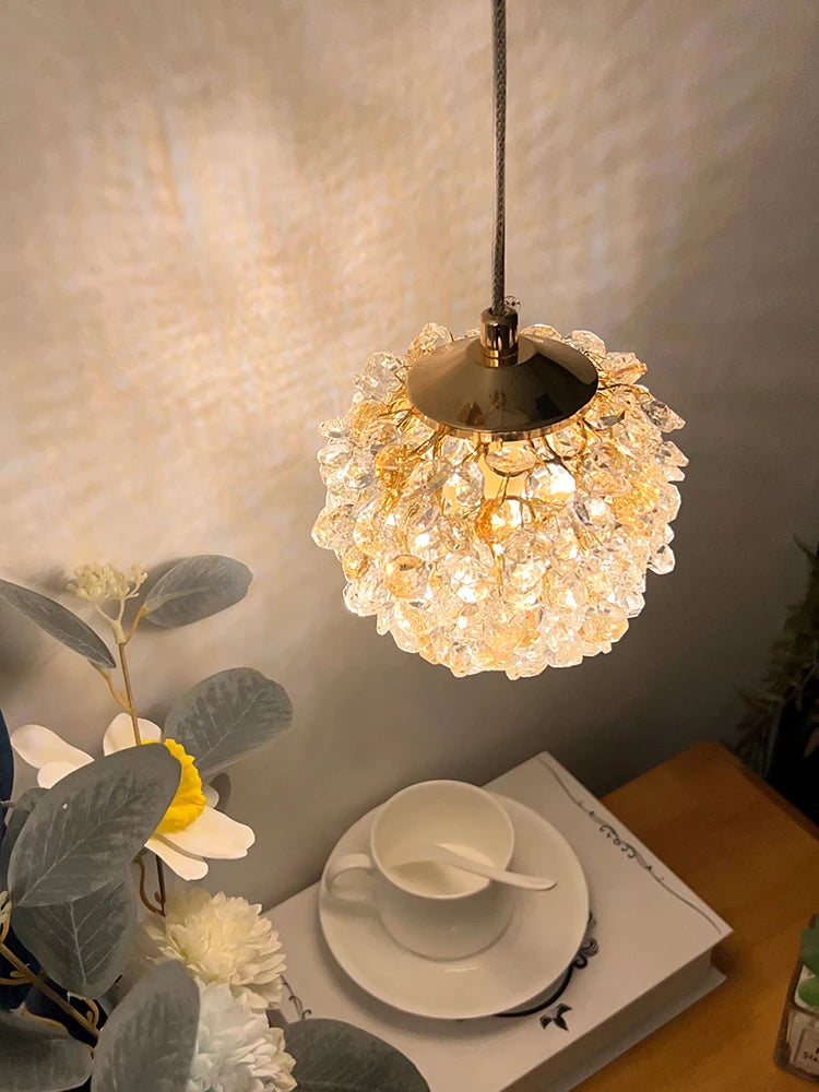Moderne Kristall-Pendelleuchte mit verstellbarem Metallkabel - vue 4 sur 12