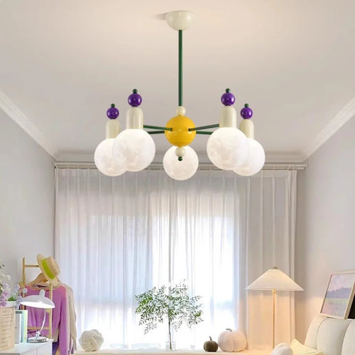 Moderner Kronleuchter für das Kinderzimmer nordisches Design bunt und leuchtend - vue 4 sur 12