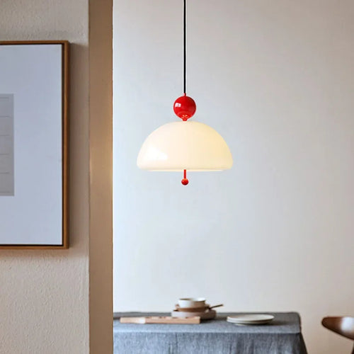 Kronleuchter aus cremefarbenem Glas im retro mittelalterlichen Stil für ein elegantes Interieur - vue 4 sur 11