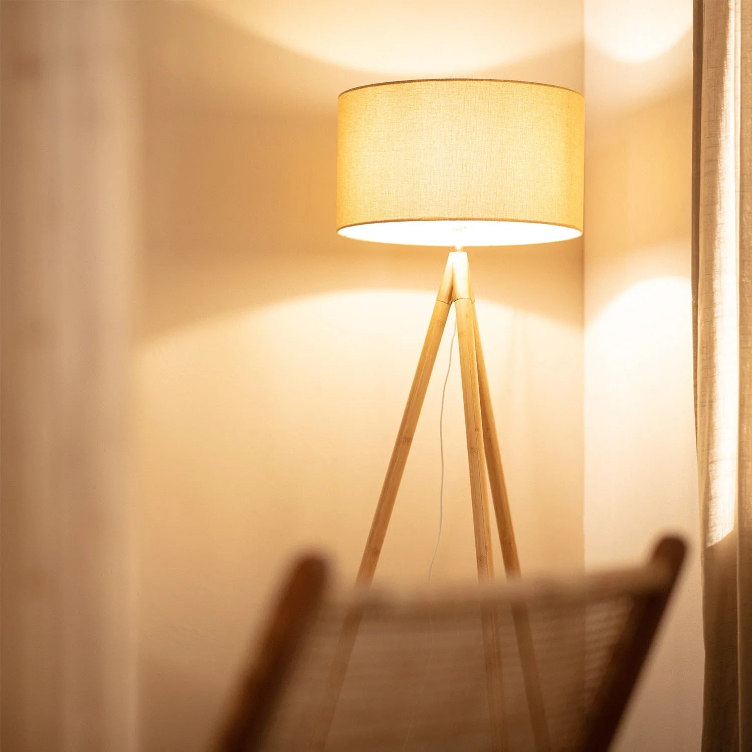 Lampadaire TECHBREY en bois et tissu Wolby - vue 3 sur 6