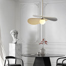 Moderne Pendelleuchte aus Metall und Glas mit künstlerischem Design