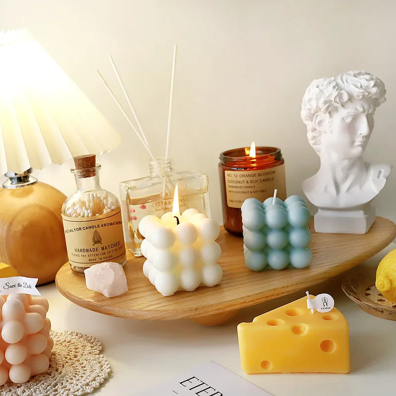 bougie parfumée big cube pour décoration moderne et aromathérapie - vue 3 sur 39