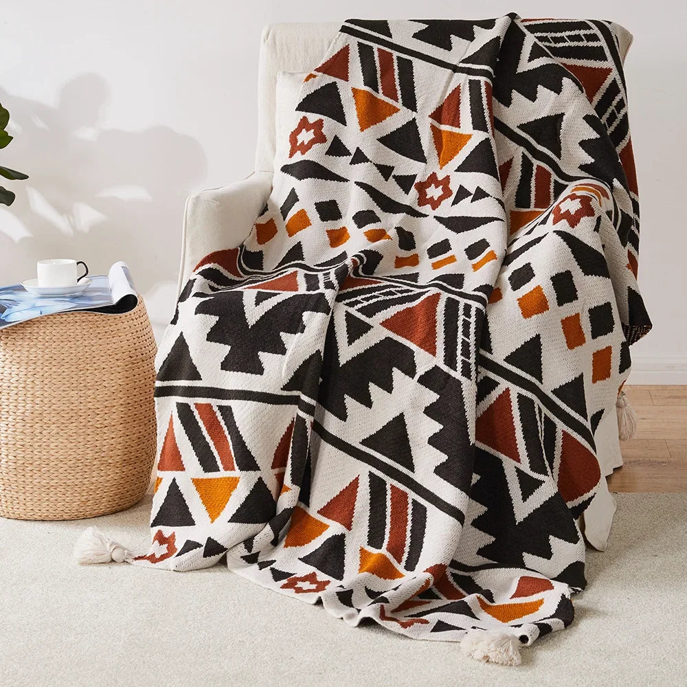 plaid tricoté bohème à pompons motif géométrique doux - vue 5 sur 6