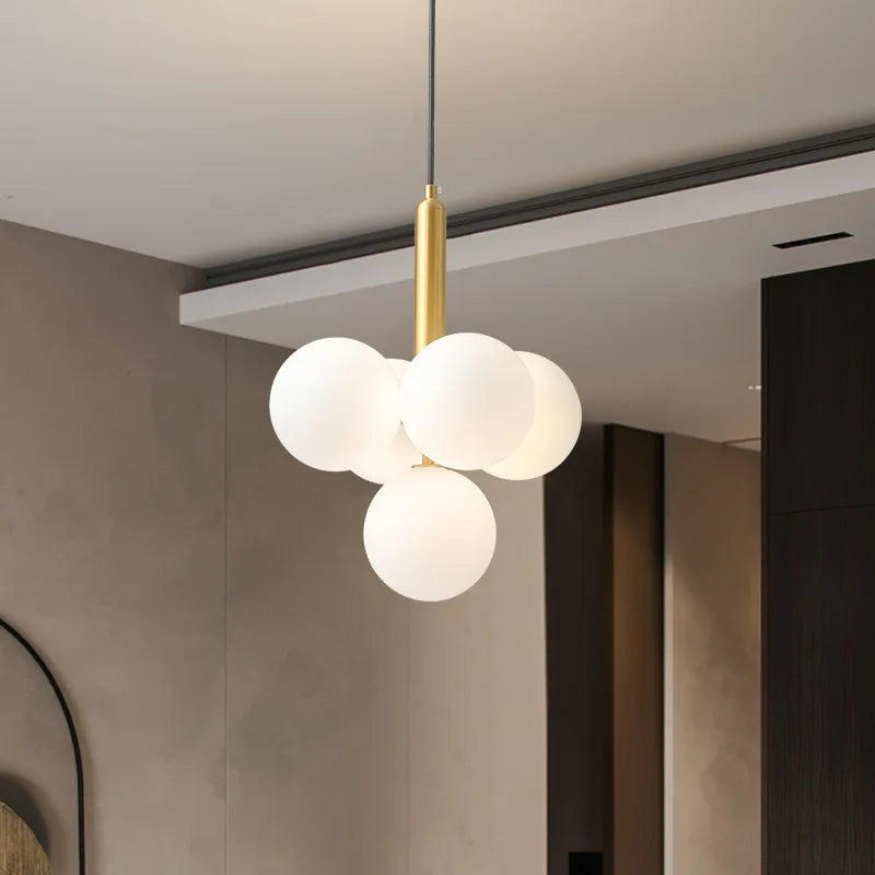 lustre en verre laiteux style nordique pour décoration intérieure - vue 4 sur 10