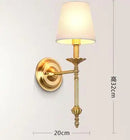 Antike LED-Wandleuchte mit Stoff-Lampenschirm