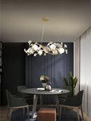 Kronleuchter mit Ginkgoblättern und dekorativer LED-Beleuchtung im modernen Design