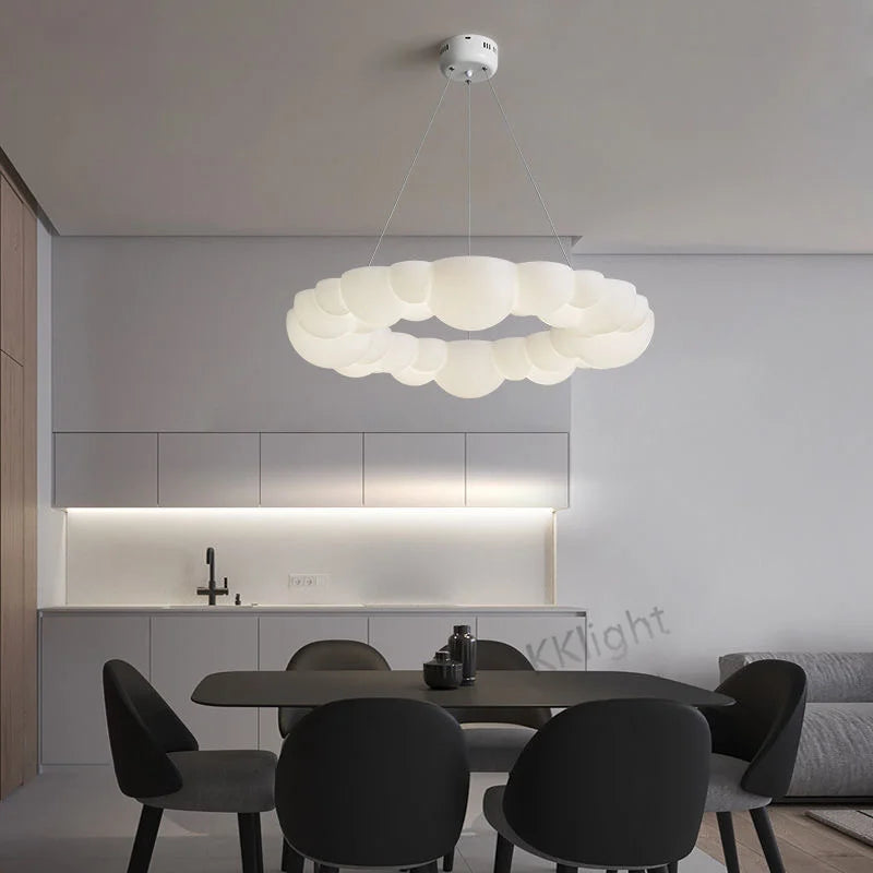Moderne Pendelleuchte mit kreativen Wolken-Lampenschirmen für Wohnzimmer, Schlafzimmer und Kinderzimmer, LED-Deckenleuchte - vue 4 sur 13