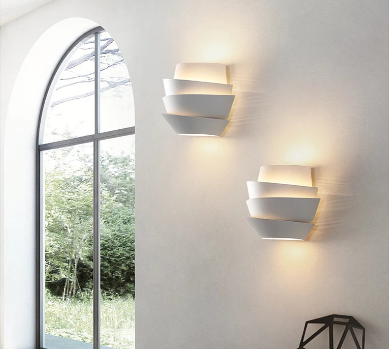 Applique murale LED en forme de pomme de pin en métal blanc - vue 7 sur 7